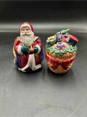 JCPenney majestic Santa and Gift Basket Ceramic salt and pepper Set, Christmas